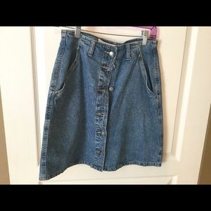 Button down denim skirt w/ pockets